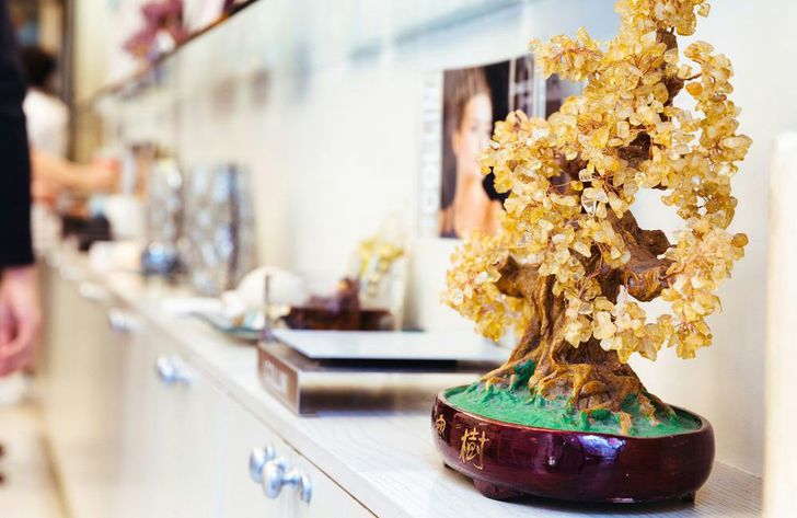 Rejuvenating European Facial - Image 4