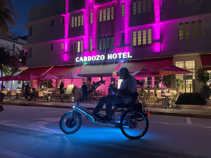 Miami Private Chariot Tour at Night For 2