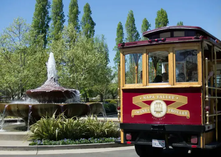 Classic Napa Valley Wine Trolley Tour with Lunch