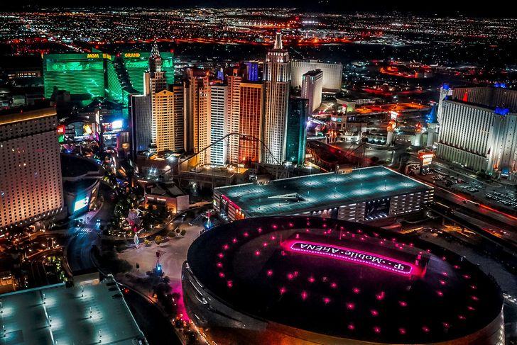 Las Vegas Strip Highlights Night Helicopter Tour - Image 3