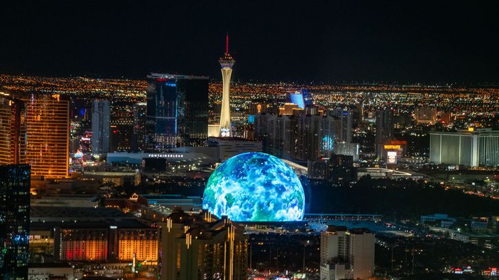 Las Vegas Strip Highlights Night Helicopter Tour with Luxury Transport - Image 8