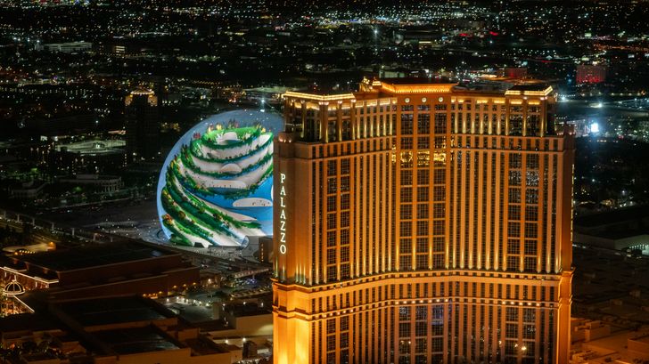 Las Vegas Strip Highlights Night Helicopter Tour with Luxury Transport - Image 5