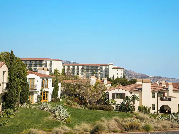 Escape to LA Luxury: 1-Night Getaway - Image 9