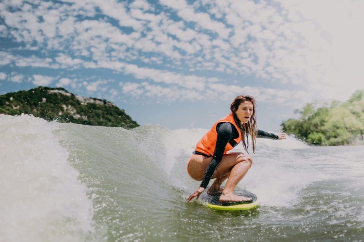 5 Hour Weekday Wake Surfing Lessons on an Axis A24 Surf Boat - Image 1