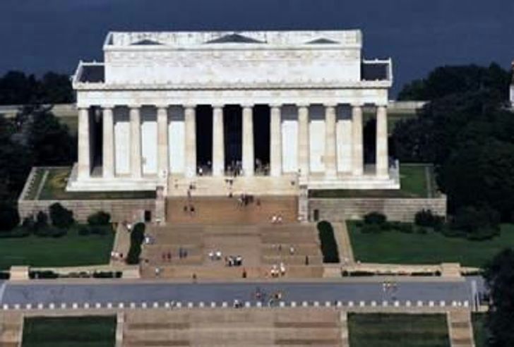 Monuments & Memorials: Travel Photography Half Day - Image 1