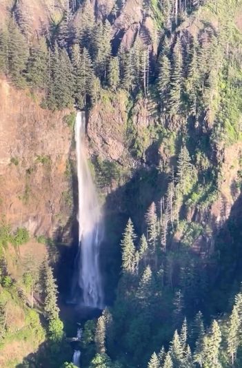 Experience Multnomah via Plane - Image 3