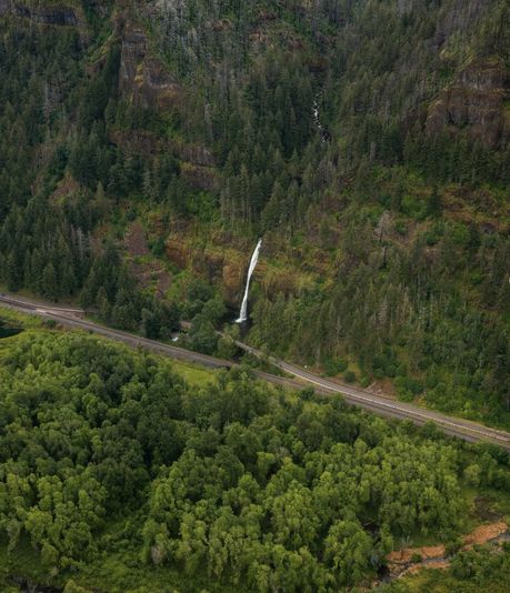 Multnomah Waterfalls Plane Tour - Image 3