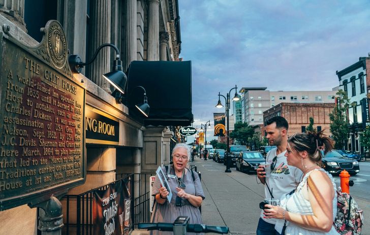 Whispers on Whiskey Row: Murder, Crime, and Ghosts of Derby City