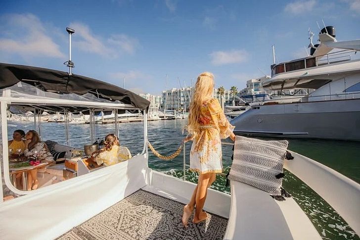 Luxury Cruise with Wine, Charcuterie & Sea Lions Spotting - Image 3