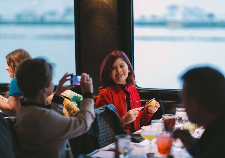 Weekday Signature Lunch Cruise on Lake Michigan - Image 3