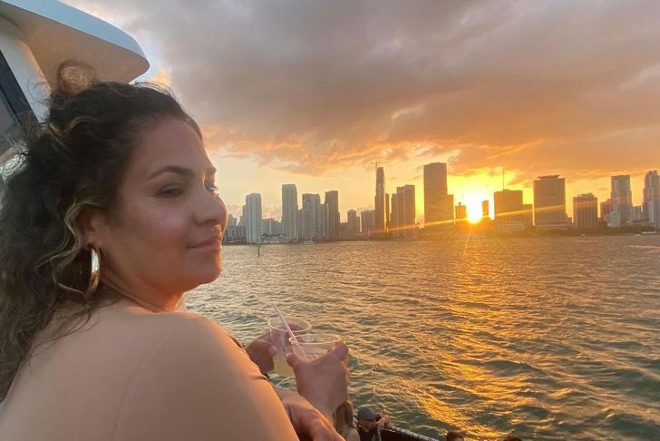 Miami Skyline Luxury Yacht Sunset Cruise with AC and Onboard Bar - Image 3