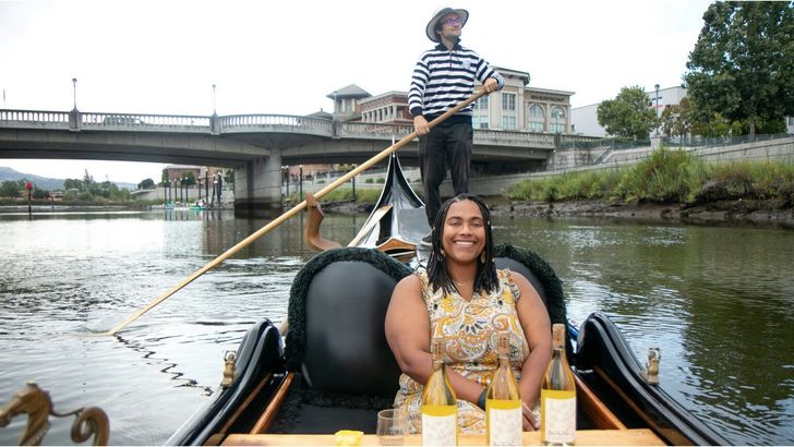 Private Gondola Cruise with Wine Tasting - Image 2