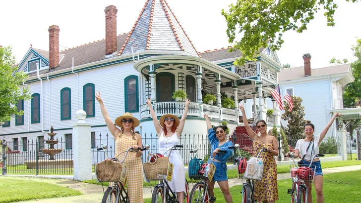 Original 'Creole & Crescent' Bicycle Tour (Pedal Bikes)