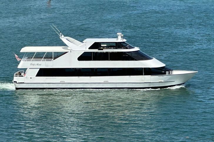 Miami Skyline Luxury Yacht Sunset Cruise with AC and Onboard Bar