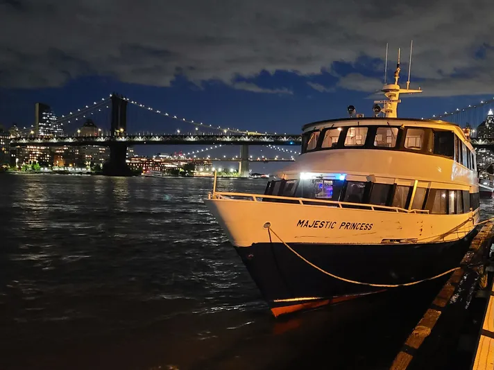NYC Skyline: Harbor Lights Night Sightseeing Cruise