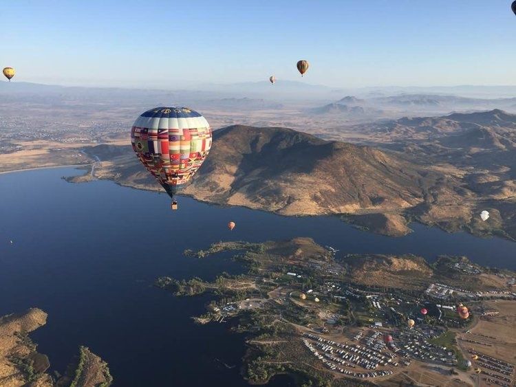 Romantic Private Sunrise Balloon Ride with Champagne Toast